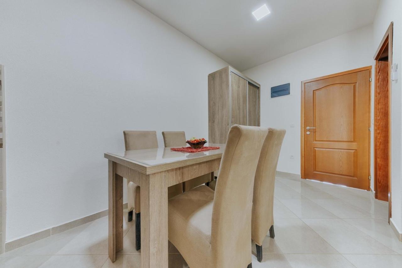 Sea Garden Apartments Добра-Вода Экстерьер фото
