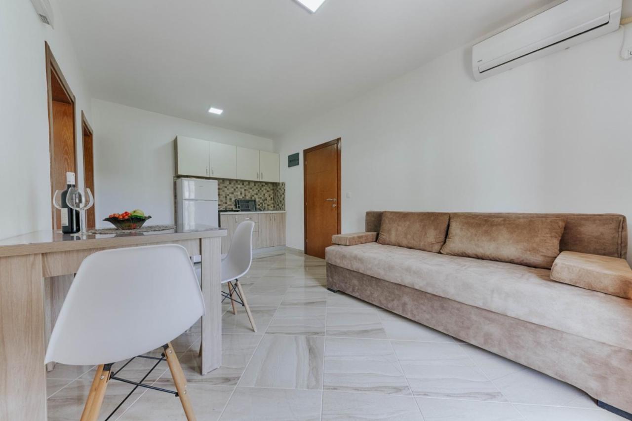 Sea Garden Apartments Добра-Вода Экстерьер фото