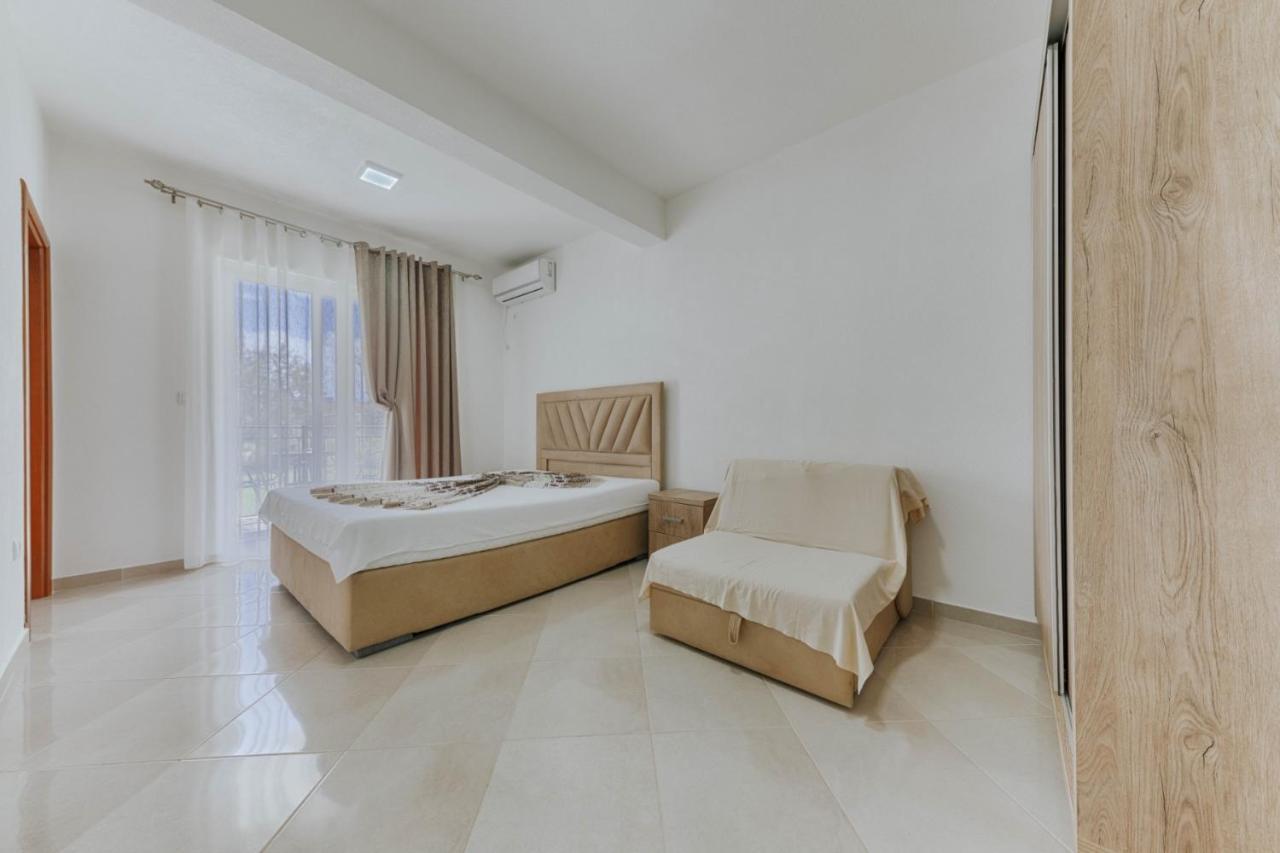 Sea Garden Apartments Добра-Вода Экстерьер фото