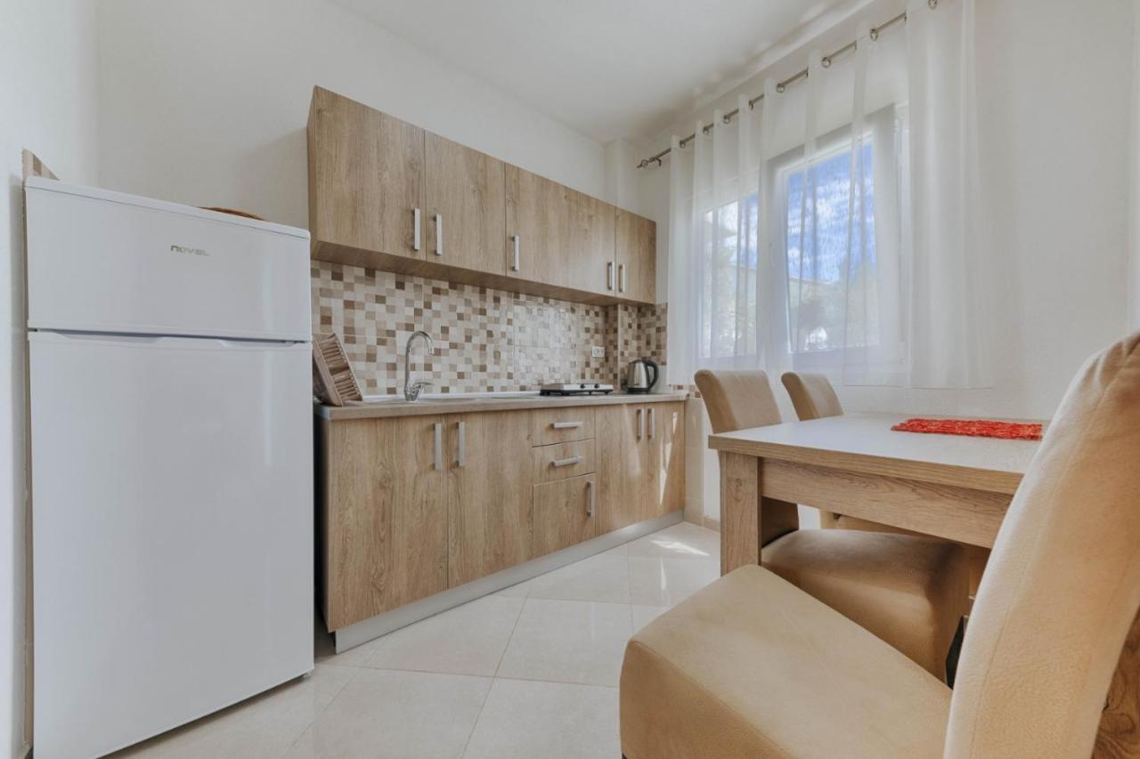 Sea Garden Apartments Добра-Вода Экстерьер фото