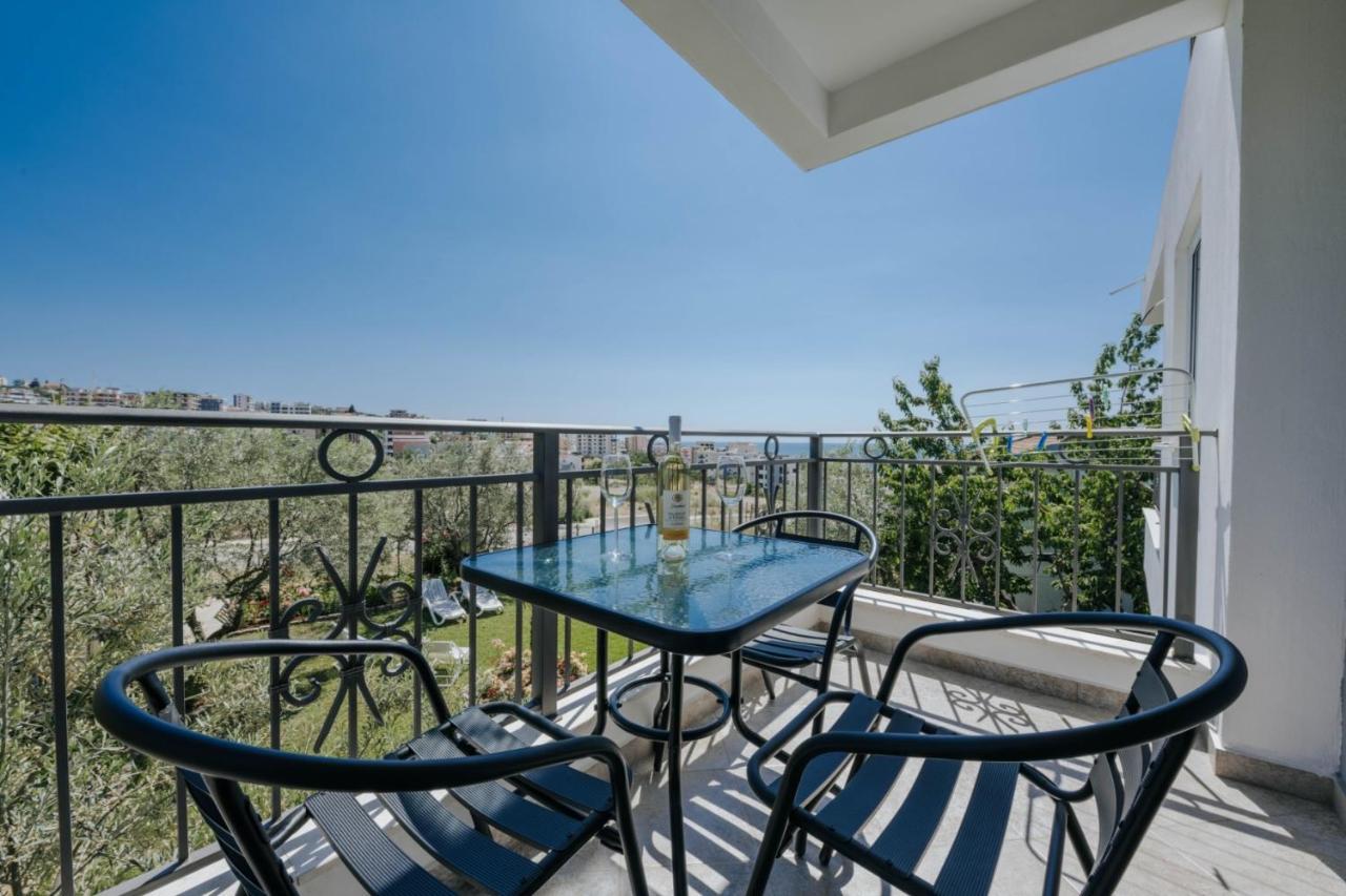 Sea Garden Apartments Добра-Вода Экстерьер фото