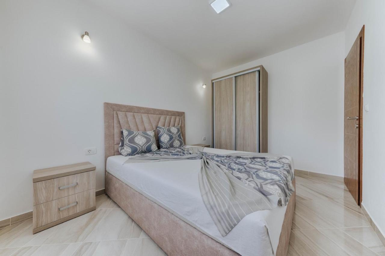 Sea Garden Apartments Добра-Вода Экстерьер фото