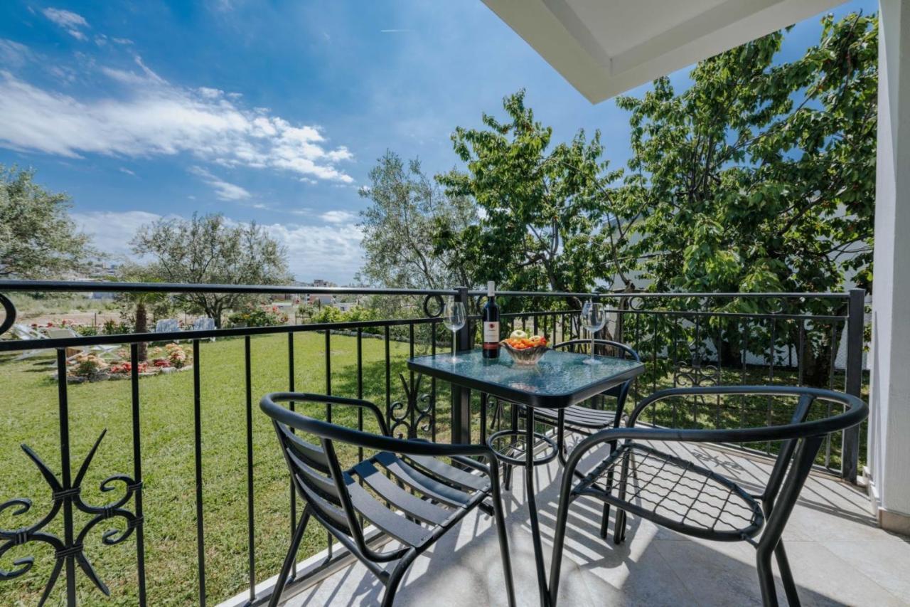 Sea Garden Apartments Добра-Вода Экстерьер фото